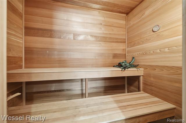 Builiding view forty six for 1044 N Oxford, Oxford, MI. 48371