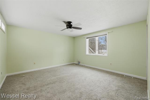 Builiding view forty two for 1044 N Oxford, Oxford, MI. 48371