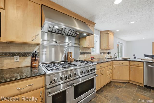 Builiding view fourteen for 1044 N Oxford, Oxford, MI. 48371