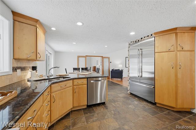 Builiding view nineteen for 1044 N Oxford, Oxford, MI. 48371