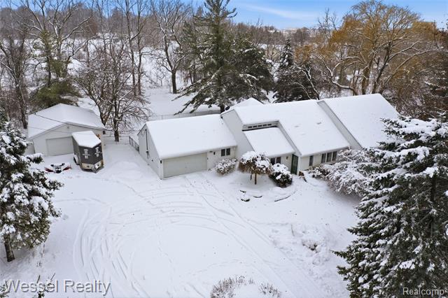 Builiding view one for 1044 N Oxford, Oxford, MI. 48371