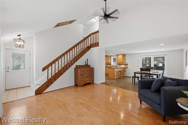 Builiding view six for 1044 N Oxford, Oxford, MI. 48371