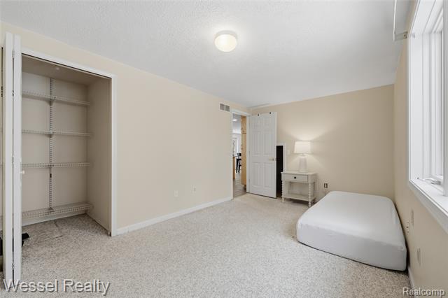 Builiding view thirty seven for 1044 N Oxford, Oxford, MI. 48371