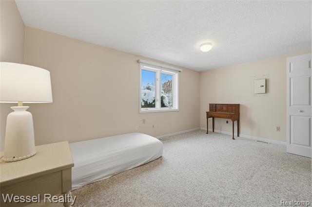 Builiding view thirty six for 1044 N Oxford, Oxford, MI. 48371