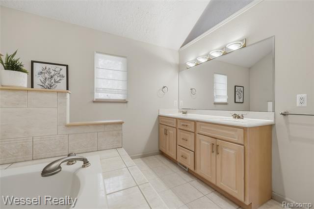 Builiding view thirty three for 1044 N Oxford, Oxford, MI. 48371