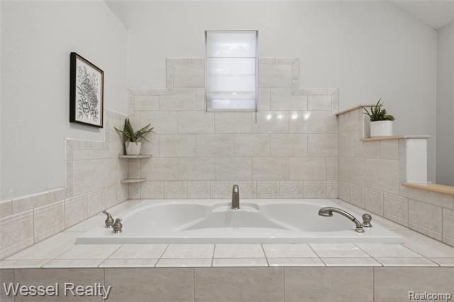 Builiding view thirty two for 1044 N Oxford, Oxford, MI. 48371