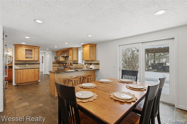 Builiding view twelve for 1044 N Oxford, Oxford, MI. 48371