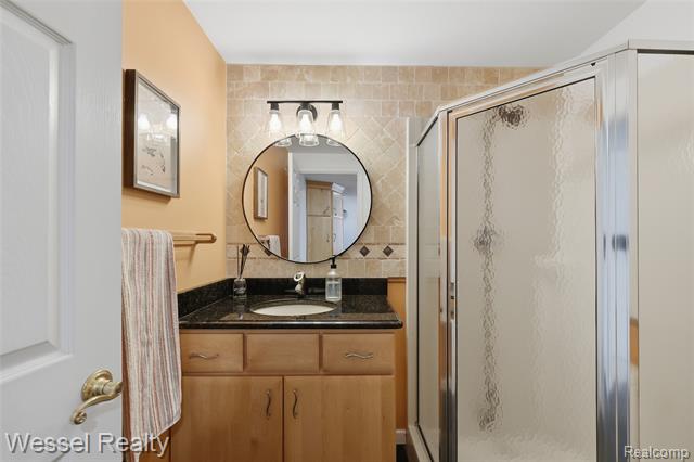 Builiding view twenty nine for 1044 N Oxford, Oxford, MI. 48371