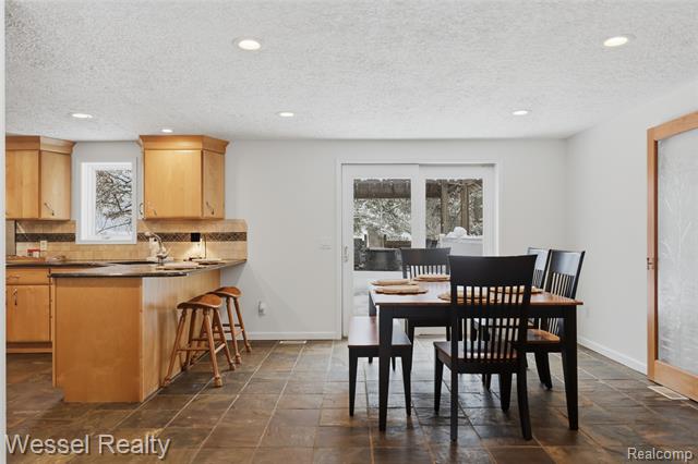 Builiding view twenty one for 1044 N Oxford, Oxford, MI. 48371