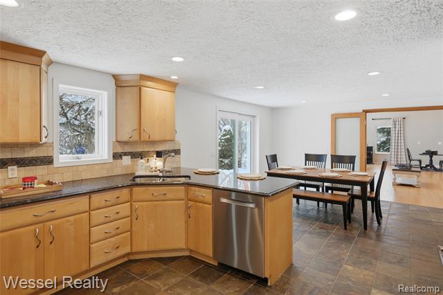 Builiding view twenty two for 1044 N Oxford, Oxford, MI. 48371