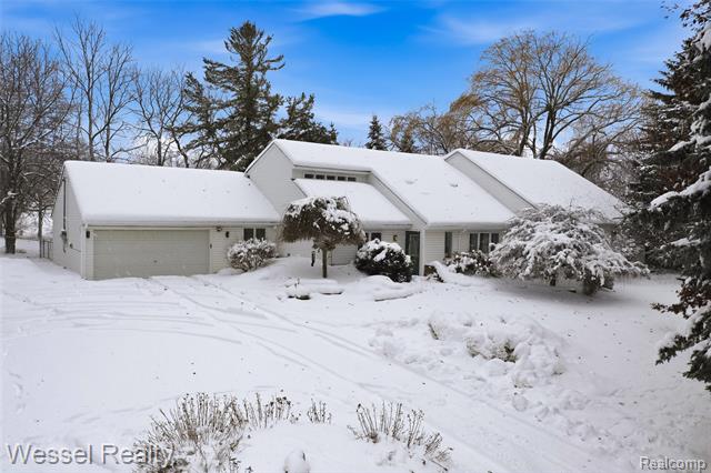 front view for 1044 N Oxford Rd, Oxford, Mi. 48371