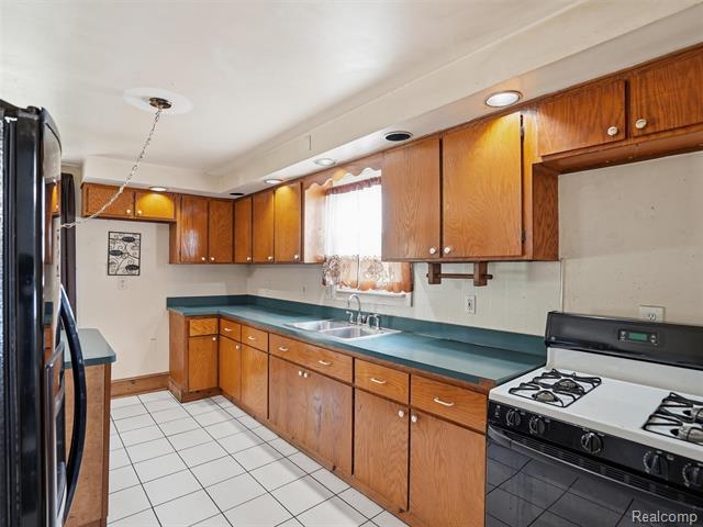 Builiding view eleven for 69 E Burdick, Oxford, MI. 48371