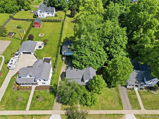 Builiding view forty for 69 E Burdick, Oxford, MI. 48371
