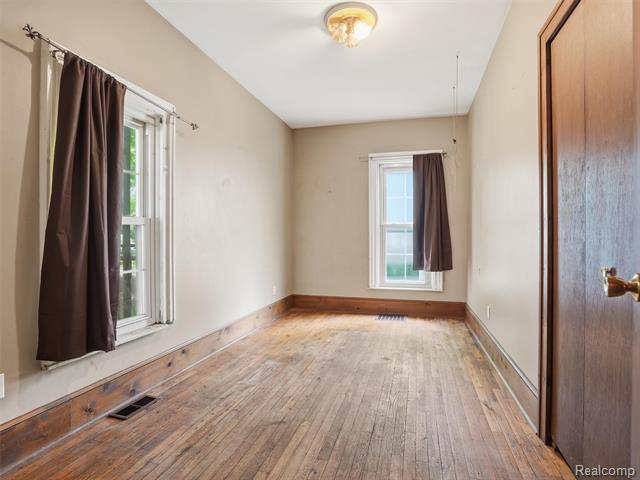 Builiding view fourteen for 69 E Burdick, Oxford, MI. 48371