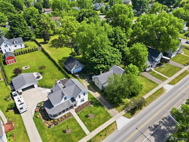 Builiding view thirty nine for 69 E Burdick, Oxford, MI. 48371