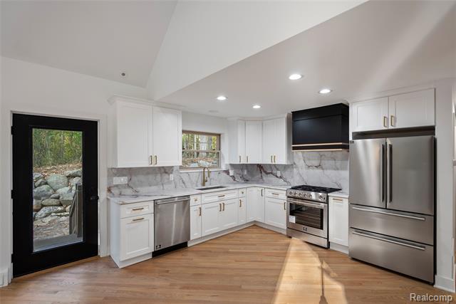 Builiding view eleven for 2631 Lakeville, Oxford, MI. 48370