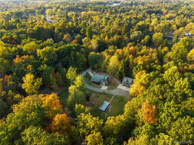 Builiding view fifty nine for 2631 Lakeville, Oxford, MI. 48370