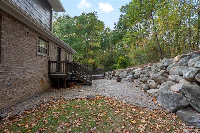 Builiding view fifty two for 2631 Lakeville, Oxford, MI. 48370