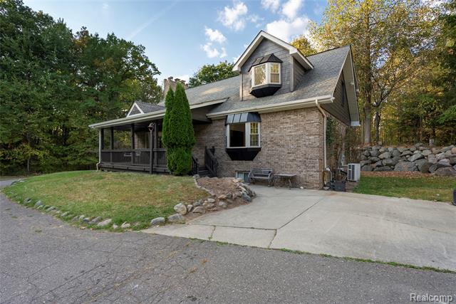 Builiding view fifty for 2631 Lakeville, Oxford, MI. 48370