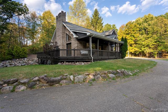 Builiding view forty eight for 2631 Lakeville, Oxford, MI. 48370