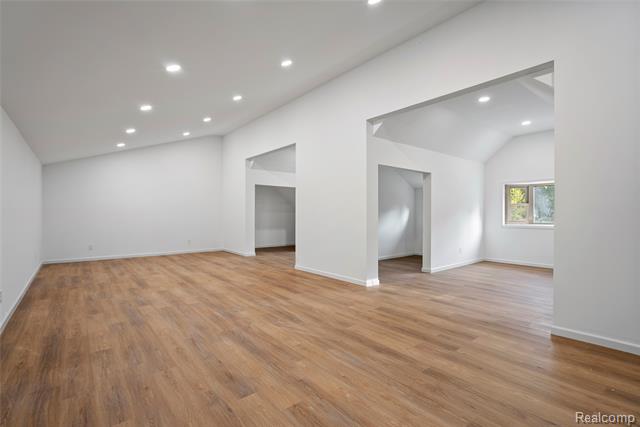 Builiding view forty four for 2631 Lakeville, Oxford, MI. 48370