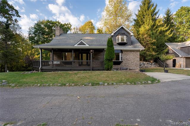 Builiding view forty nine for 2631 Lakeville, Oxford, MI. 48370