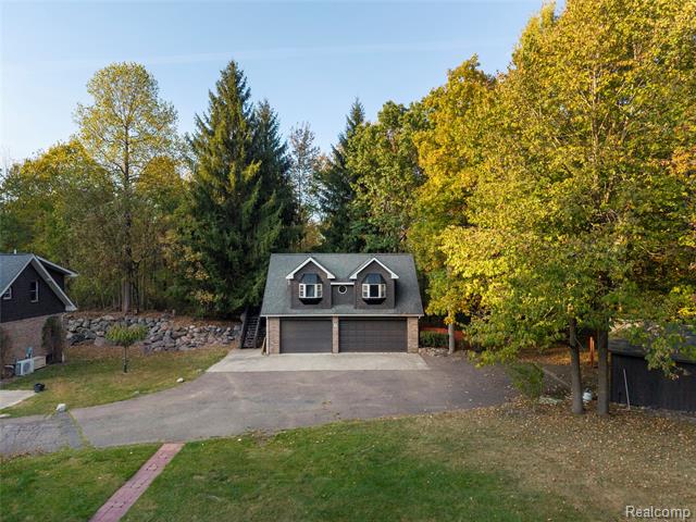 Builiding view four for 2631 Lakeville, Oxford, MI. 48370