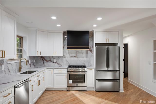 Builiding view fourteen for 2631 Lakeville, Oxford, MI. 48370