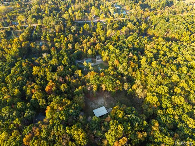 Builiding view sixty one for 2631 Lakeville, Oxford, MI. 48370