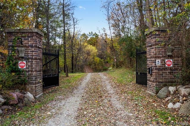 Builiding view sixty three for 2631 Lakeville, Oxford, MI. 48370