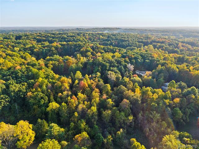 Builiding view sixty two for 2631 Lakeville, Oxford, MI. 48370