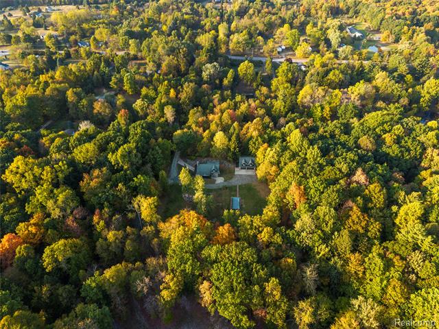 Builiding view sixty for 2631 Lakeville, Oxford, MI. 48370