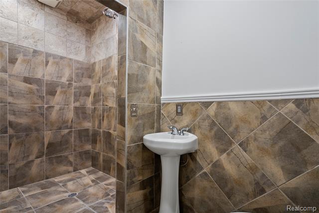 Builiding view thirty five for 2631 Lakeville, Oxford, MI. 48370