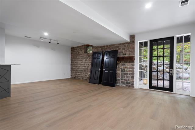 Builiding view thirty seven for 2631 Lakeville, Oxford, MI. 48370