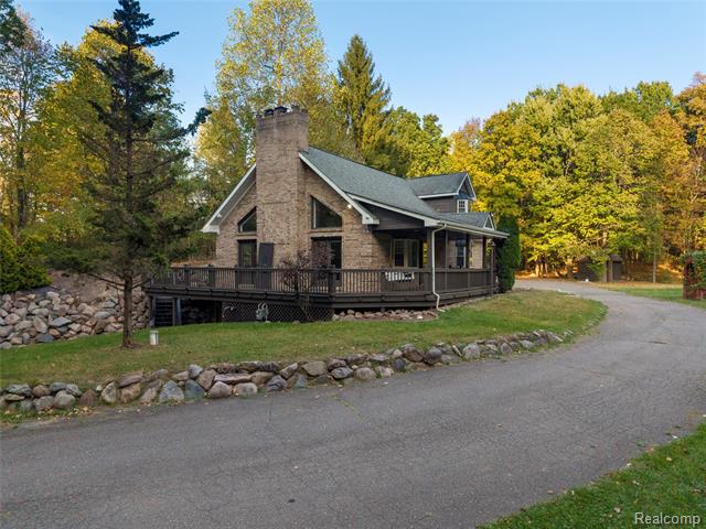 Builiding view three for 2631 Lakeville, Oxford, MI. 48370