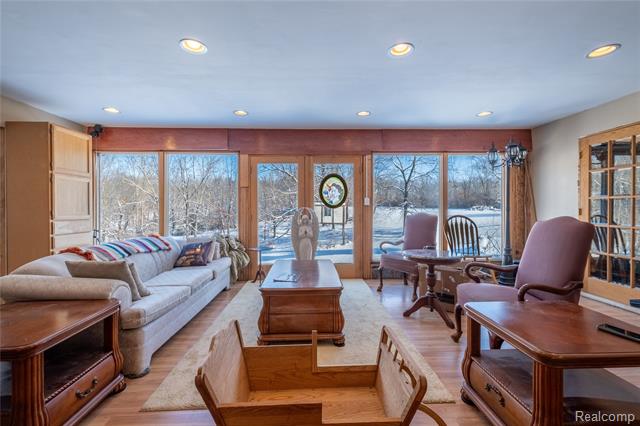 Builiding view eighteen for 1191 Gage, Holly, MI. 48442