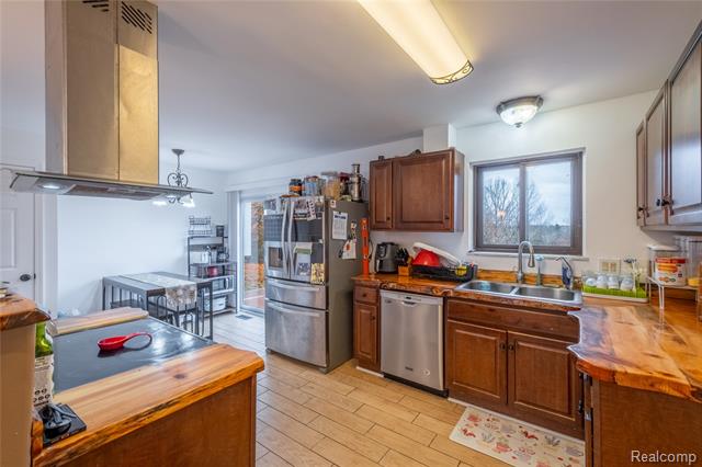 Builiding view eight for 2400 Hummer Lake, Ortonville, MI. 48462