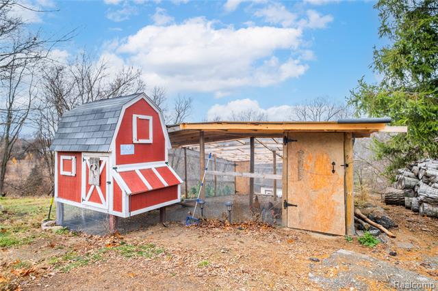 Builiding view nineteen for 2400 Hummer Lake, Ortonville, MI. 48462