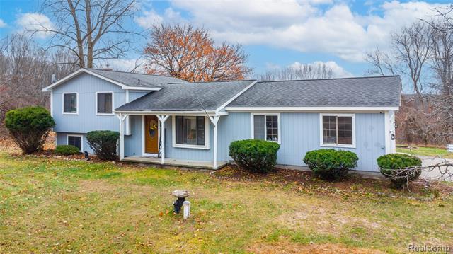 Builiding view one for 2400 Hummer Lake, Ortonville, MI. 48462