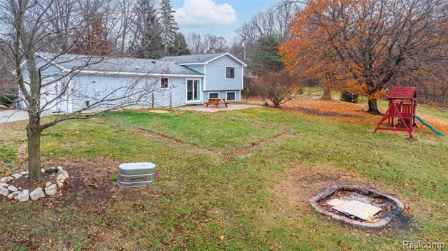 Builiding view twenty one for 2400 Hummer Lake, Ortonville, MI. 48462