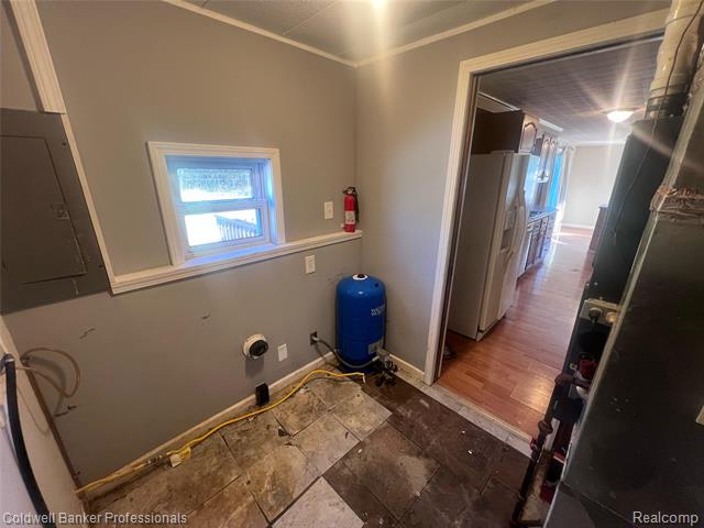 Builiding view eighteen for 904 Rowland, Leonard, MI. 48367