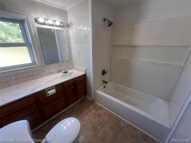 Builiding view fourteen for 904 Rowland, Leonard, MI. 48367