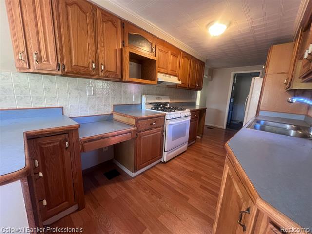 Builiding view seven for 904 Rowland, Leonard, MI. 48367