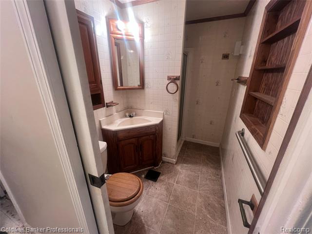 Builiding view sixteen for 904 Rowland, Leonard, MI. 48367