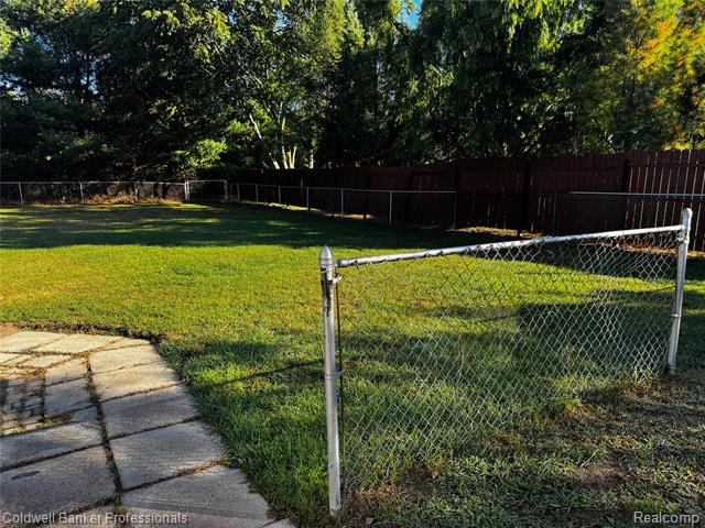 Builiding view two for 904 Rowland, Leonard, MI. 48367