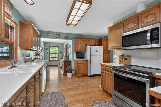 Builiding view fifteen for 670 Green Creek, Oxford, MI. 48371