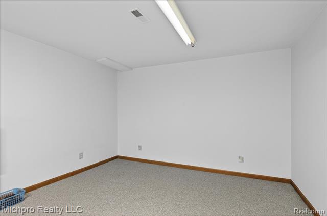 Builiding view forty five for 670 Green Creek, Oxford, MI. 48371