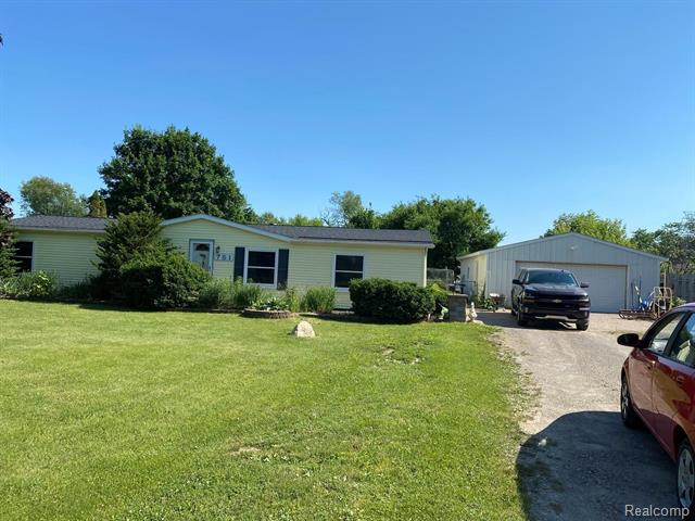 front view for 781 W Davison Lake Rd, Oxford, Mi. 48371