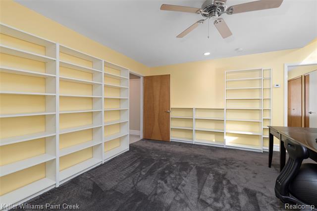 Builiding view eighteen for 2390 Noble, Oxford, MI. 48370