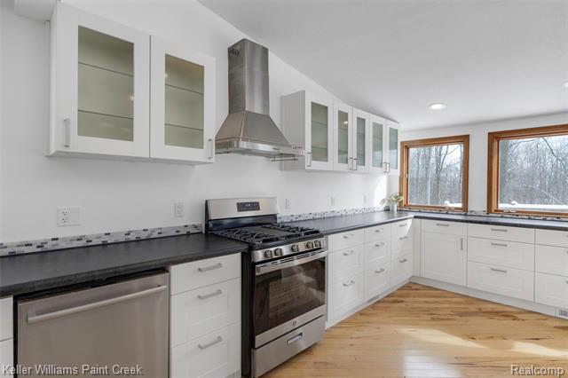 Builiding view eleven for 2390 Noble, Oxford, MI. 48370